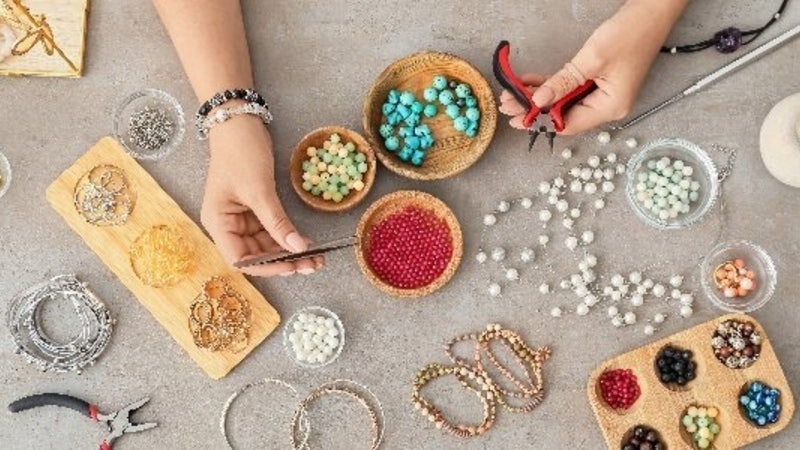 young-adult-lab-jewelry-making